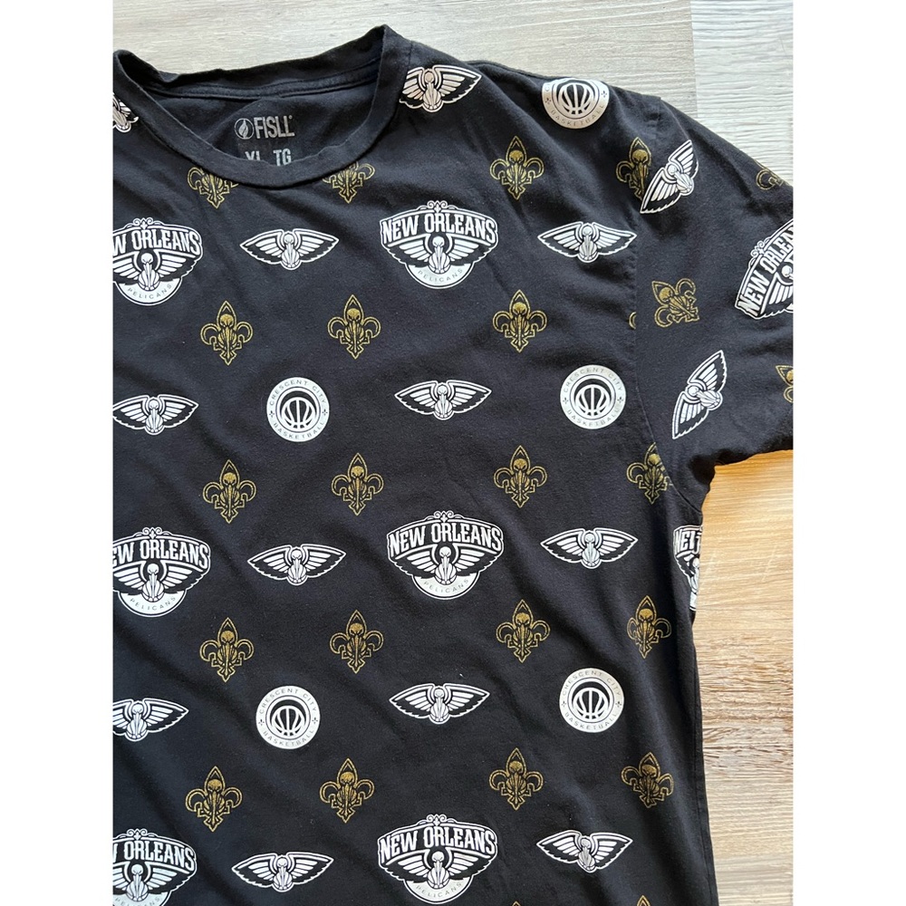 Fisll : New Orleans Pelicans NBA all over graphic print tee